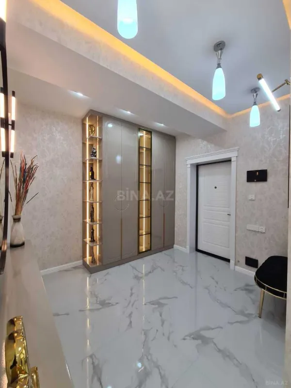 Satılır 3 otaqlı mənzil 130 m²