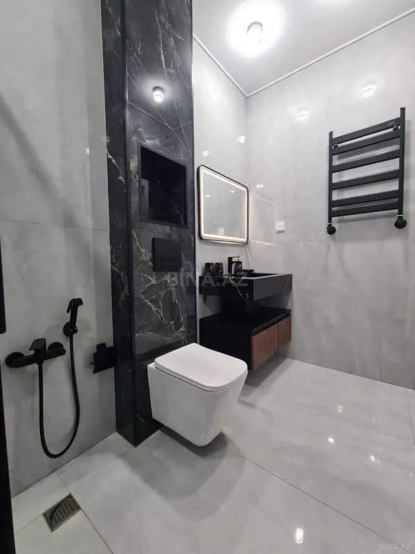 Satılır 3 otaqlı mənzil 130 m²