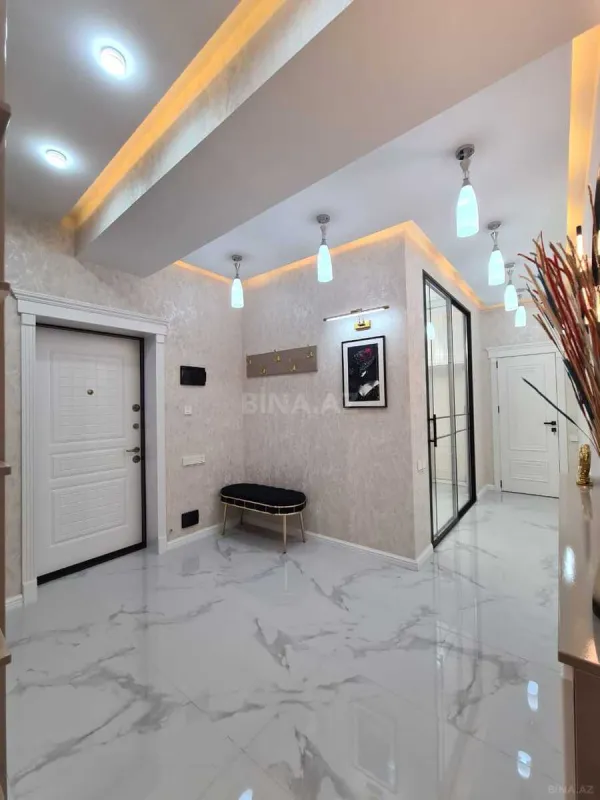 Satılır 3 otaqlı mənzil 130 m²