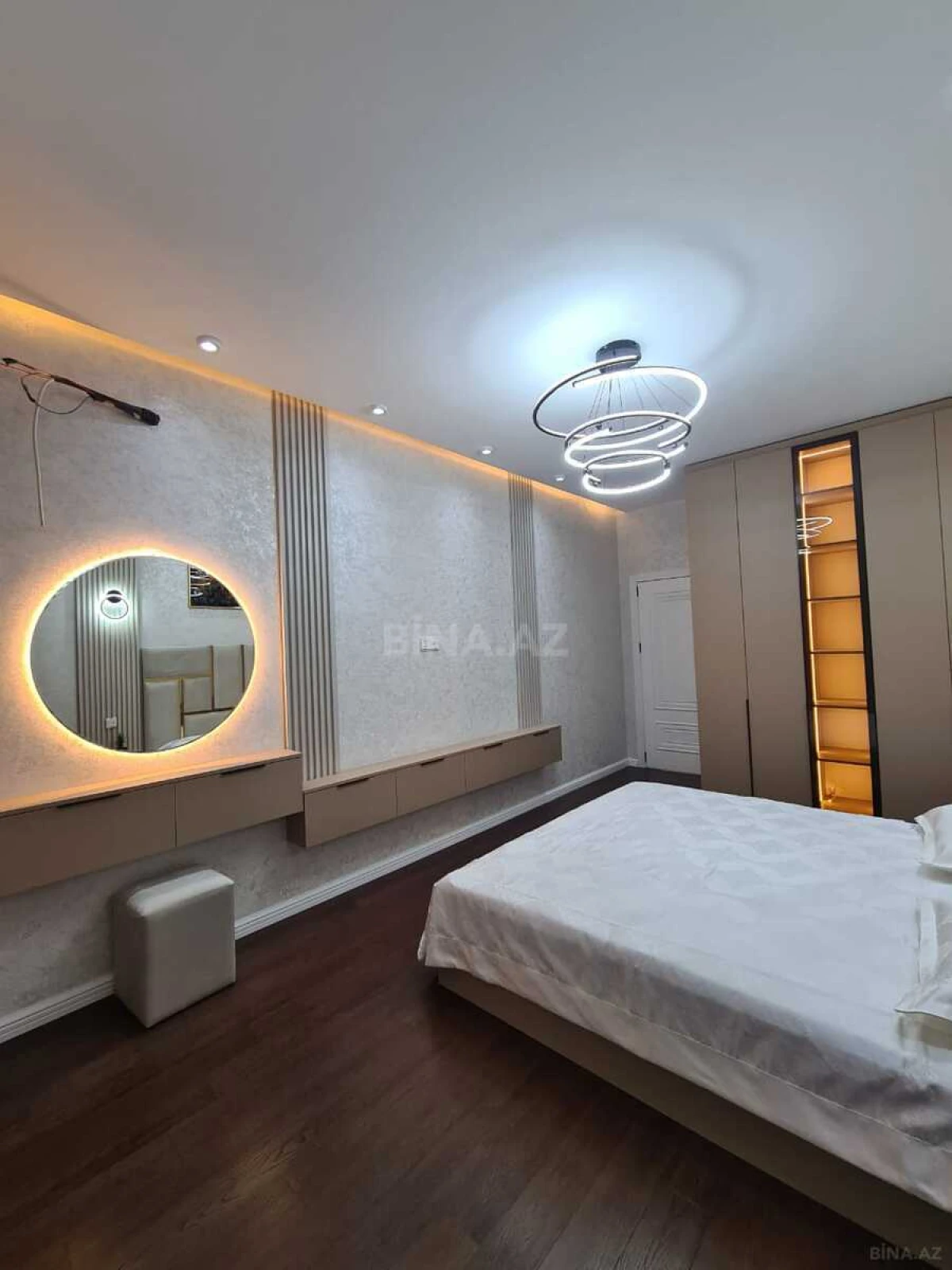 Satılır 3 otaqlı mənzil 130 m²