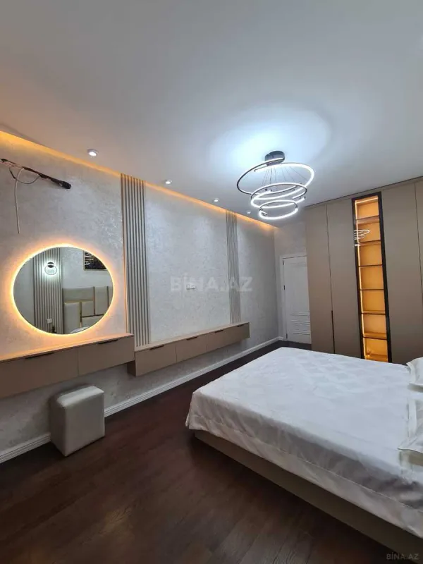 Satılır 3 otaqlı mənzil 130 m²