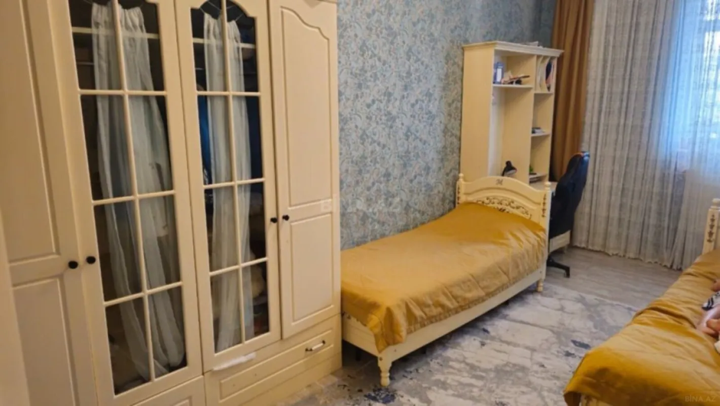 Satılır 3 otaqlı mənzil 130 m²