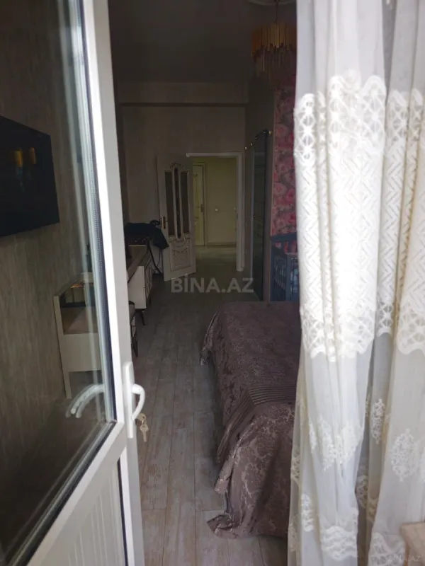 Satılır 3 otaqlı mənzil 130 m²
