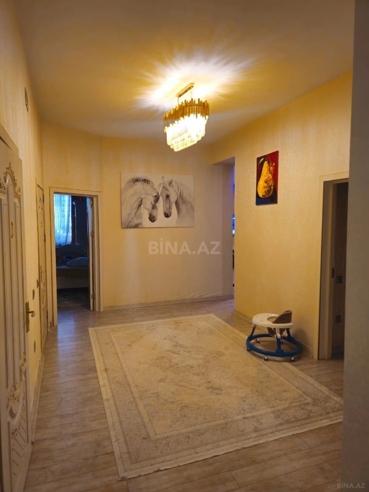 Satılır 3 otaqlı mənzil 130 m²