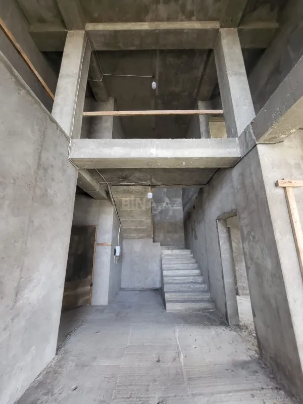 Satılır 7 otaqlı həyət evi 500 m²