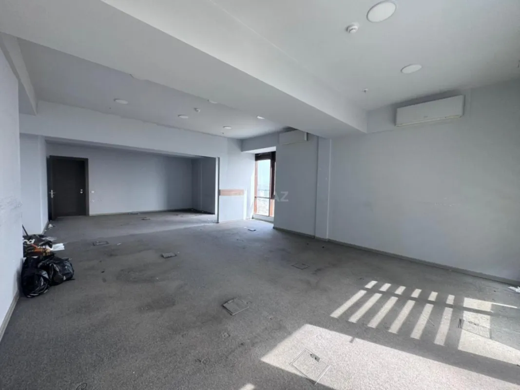 Kirayə verilir 6 otaqlı ofis 270 m²