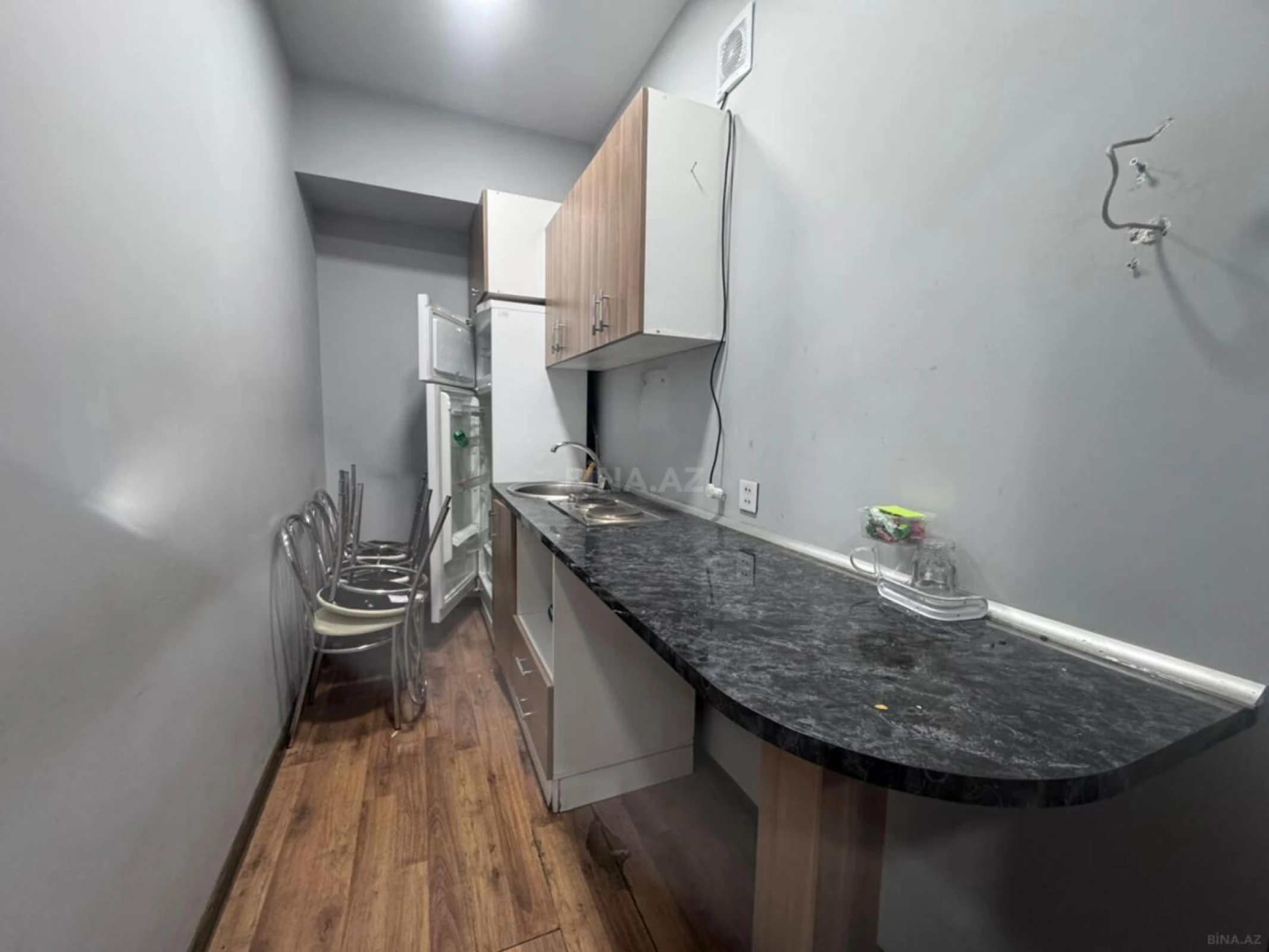 Kirayə verilir 6 otaqlı ofis 270 m²