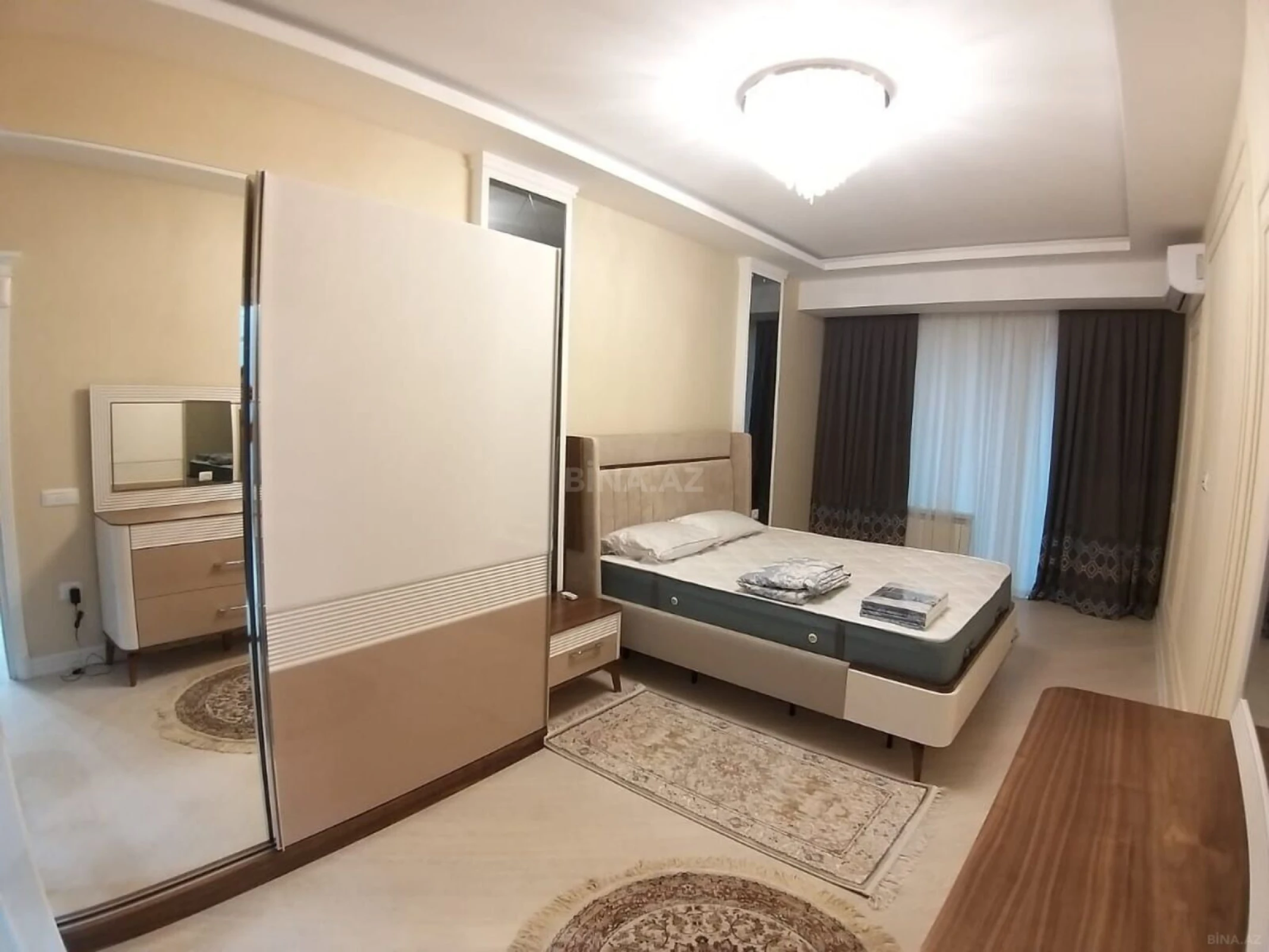 Kirayə verilir 3 otaqlı mənzil 140 m²