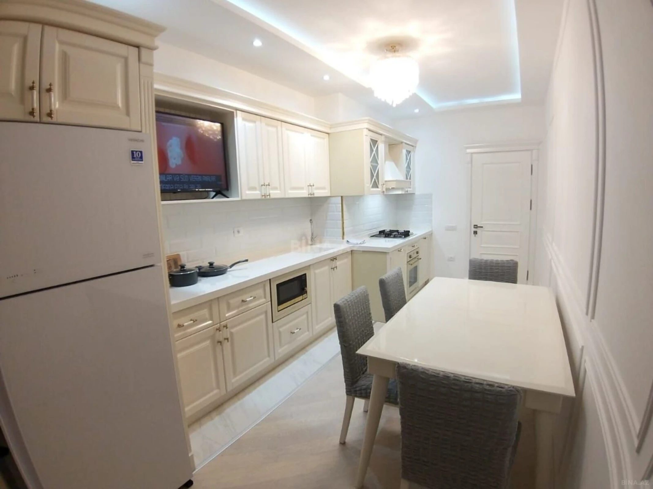 Kirayə verilir 3 otaqlı mənzil 140 m²