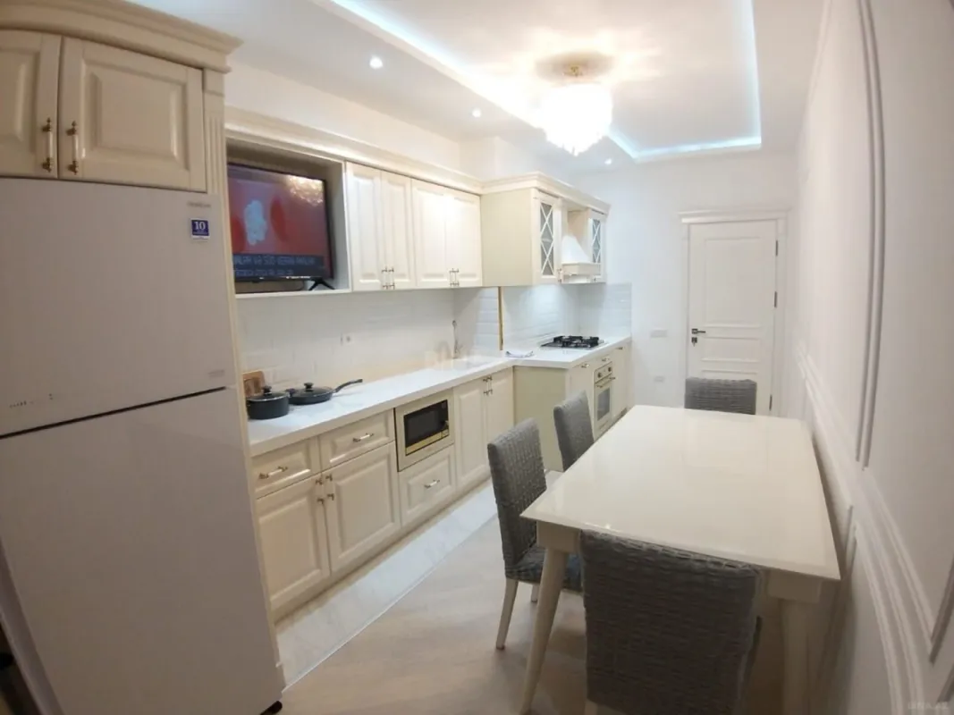Kirayə verilir 3 otaqlı mənzil 140 m²
