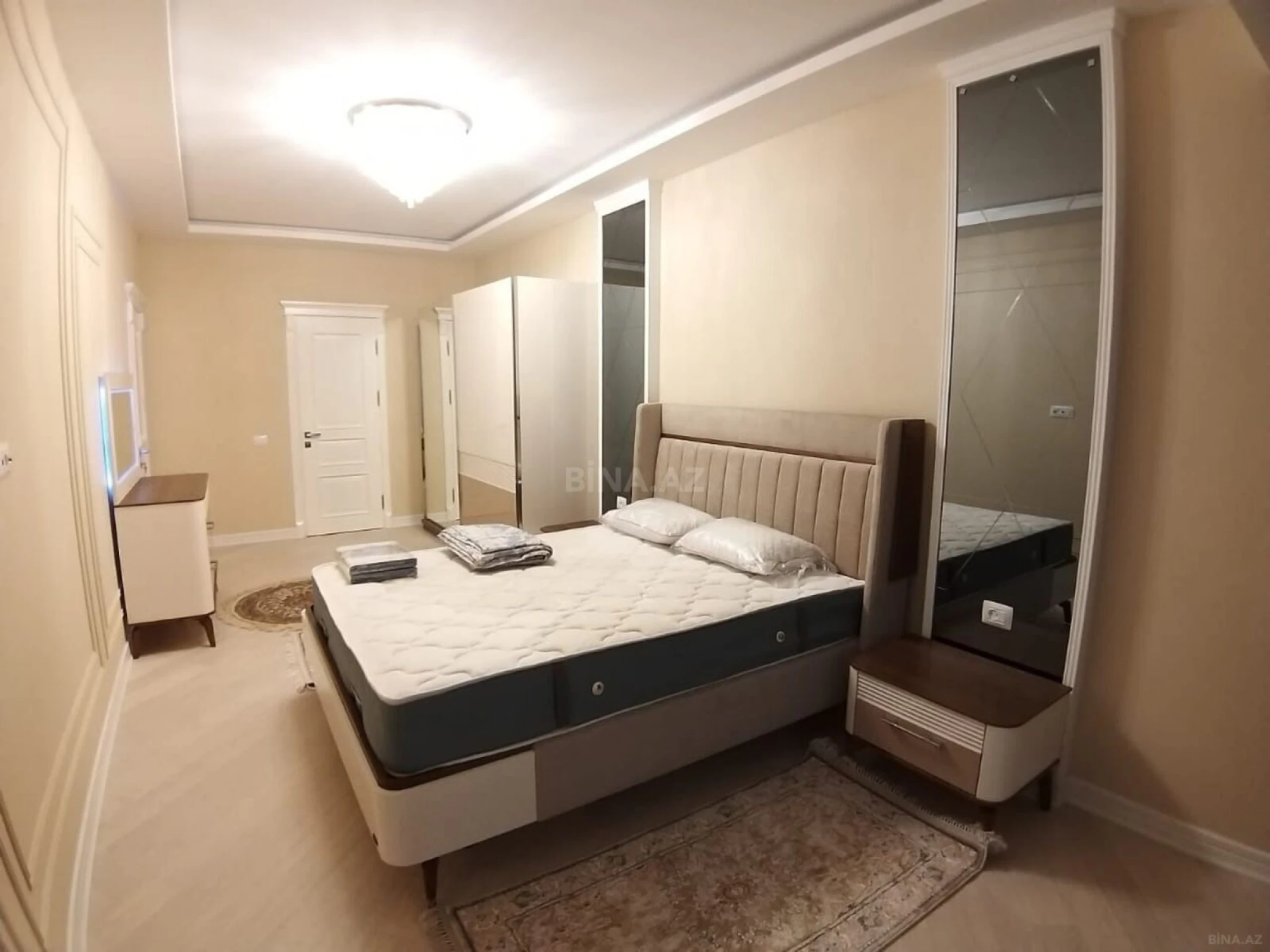 Kirayə verilir 3 otaqlı mənzil 140 m²