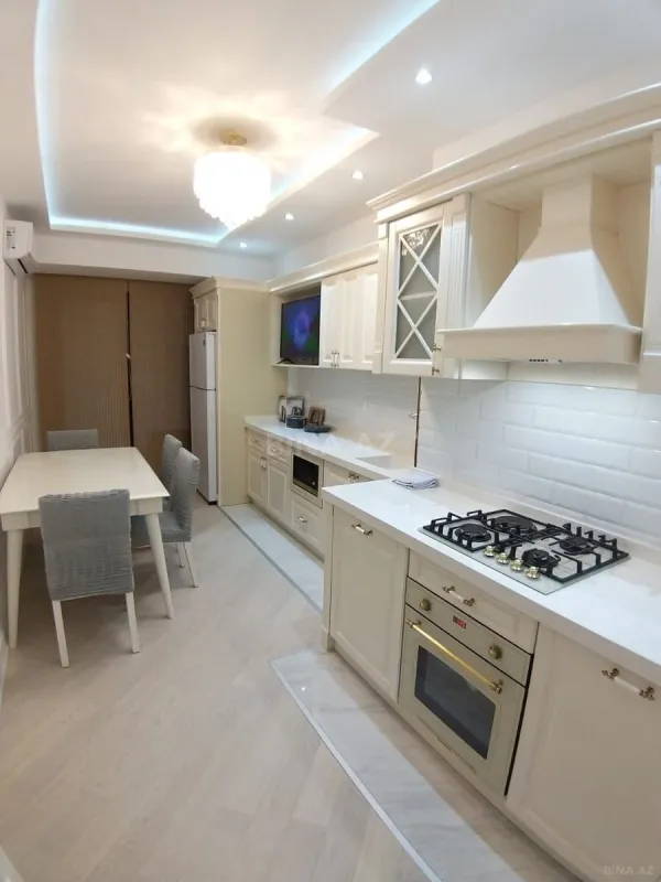 Kirayə verilir 3 otaqlı mənzil 140 m²