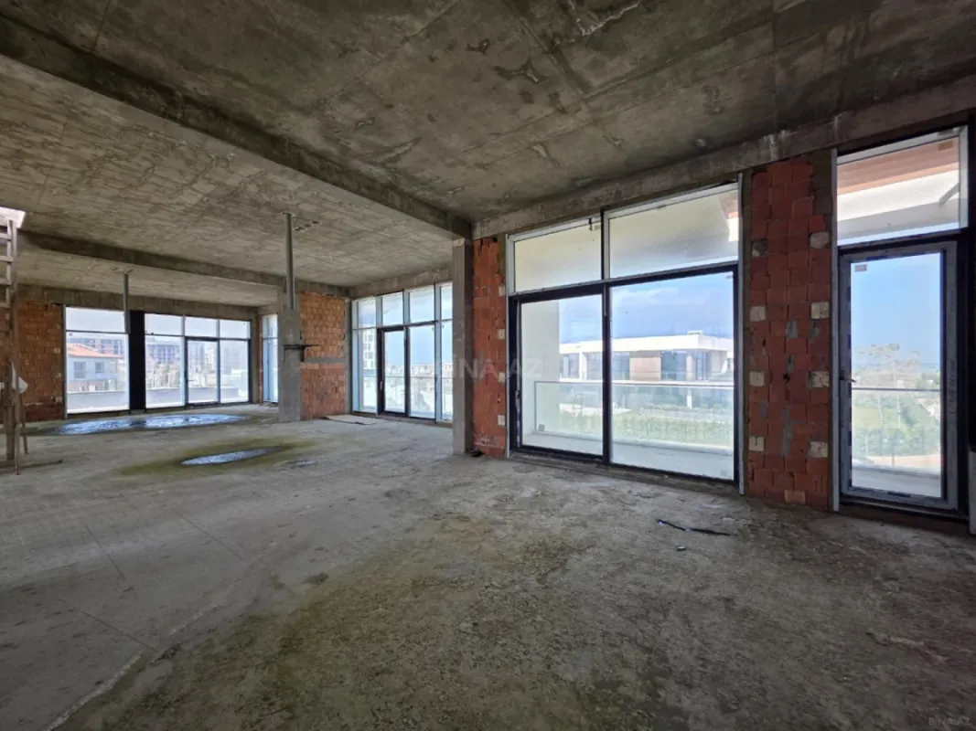 Satılır 8 otaqlı həyət evi 950 m²