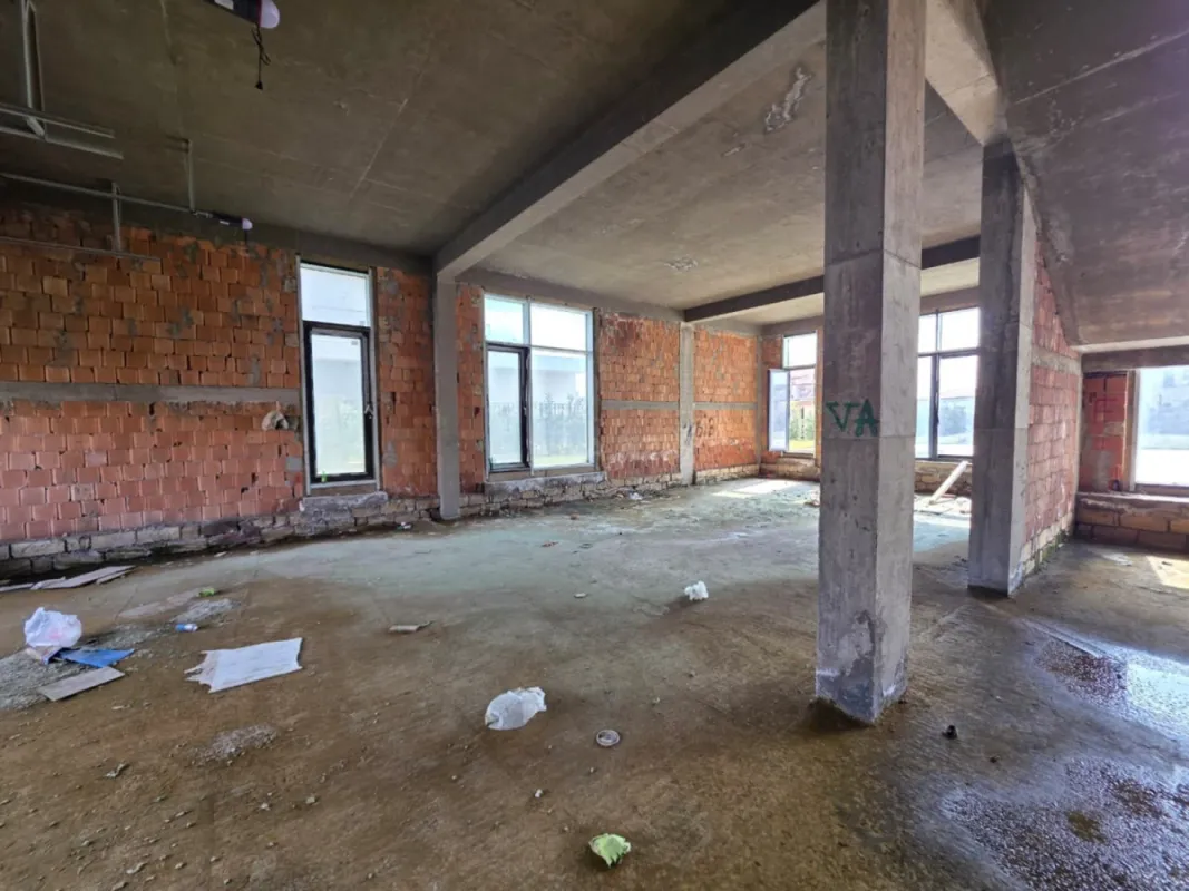 Satılır 8 otaqlı həyət evi 950 m²