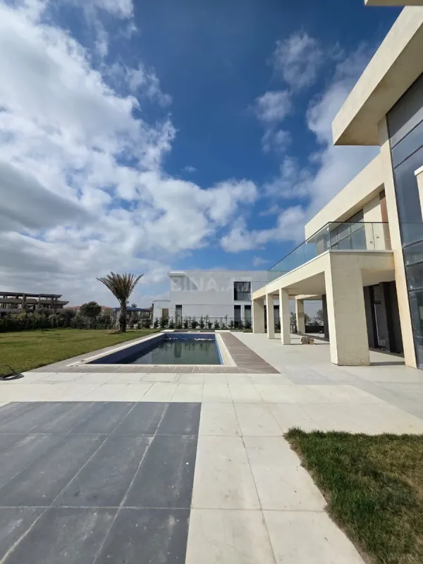 Satılır 8 otaqlı həyət evi 950 m²