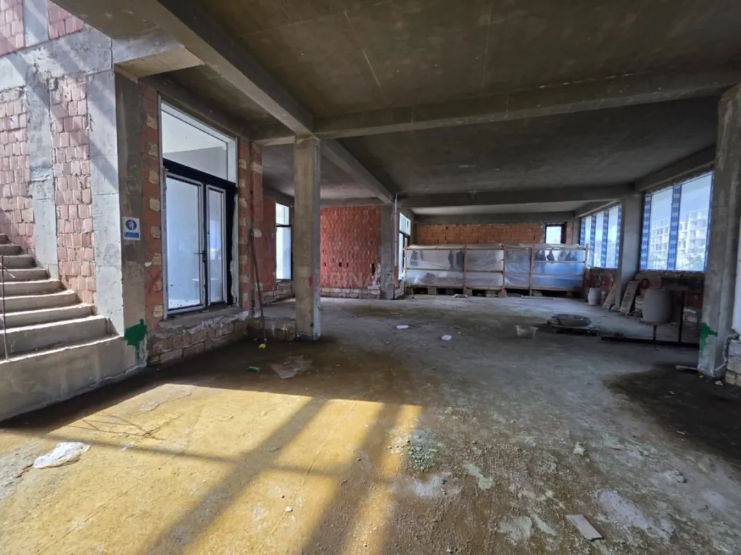 Satılır 8 otaqlı həyət evi 950 m²