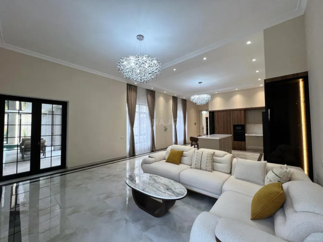 Satılır 7 otaqlı həyət evi 600 m²