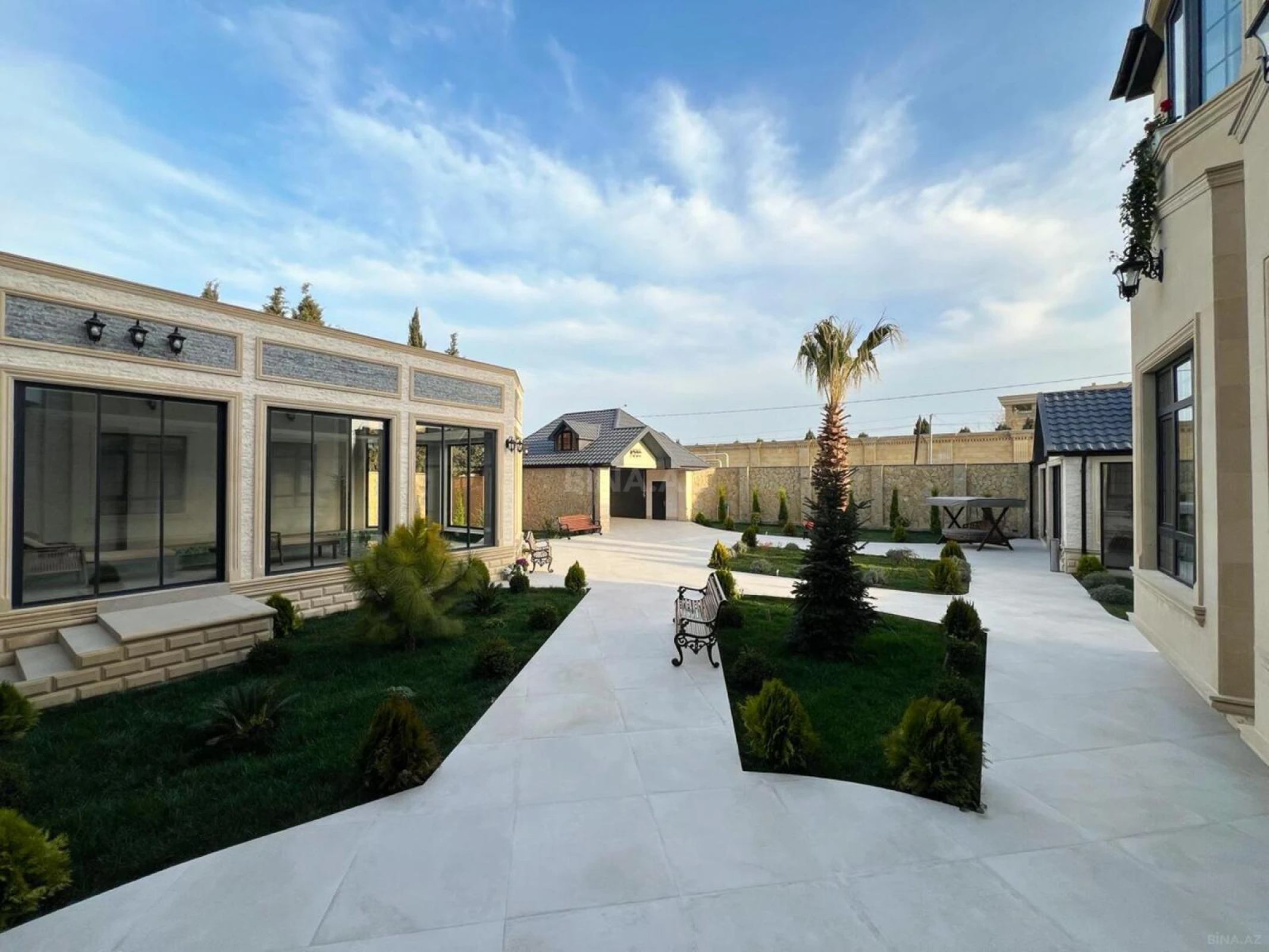 Satılır 7 otaqlı həyət evi 600 m²