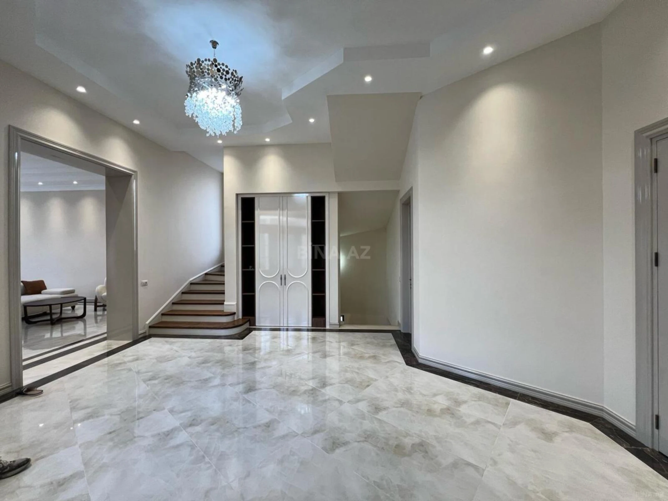 Satılır 7 otaqlı həyət evi 600 m²