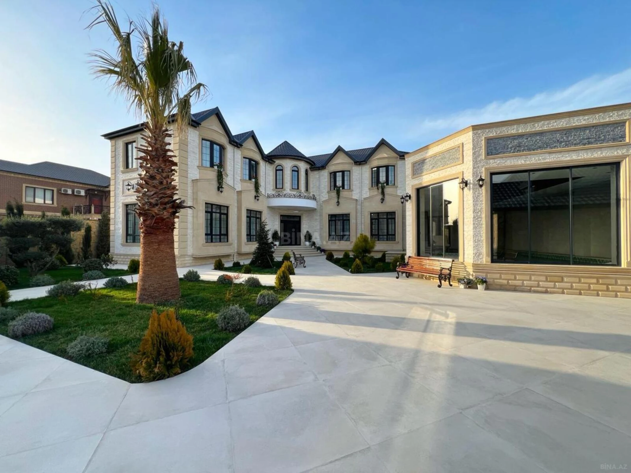 Satılır 7 otaqlı həyət evi 600 m²