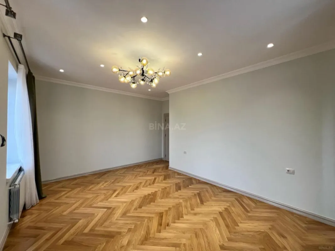 Satılır 7 otaqlı həyət evi 600 m²