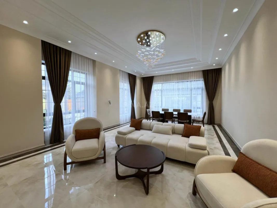 Satılır 7 otaqlı həyət evi 600 m²