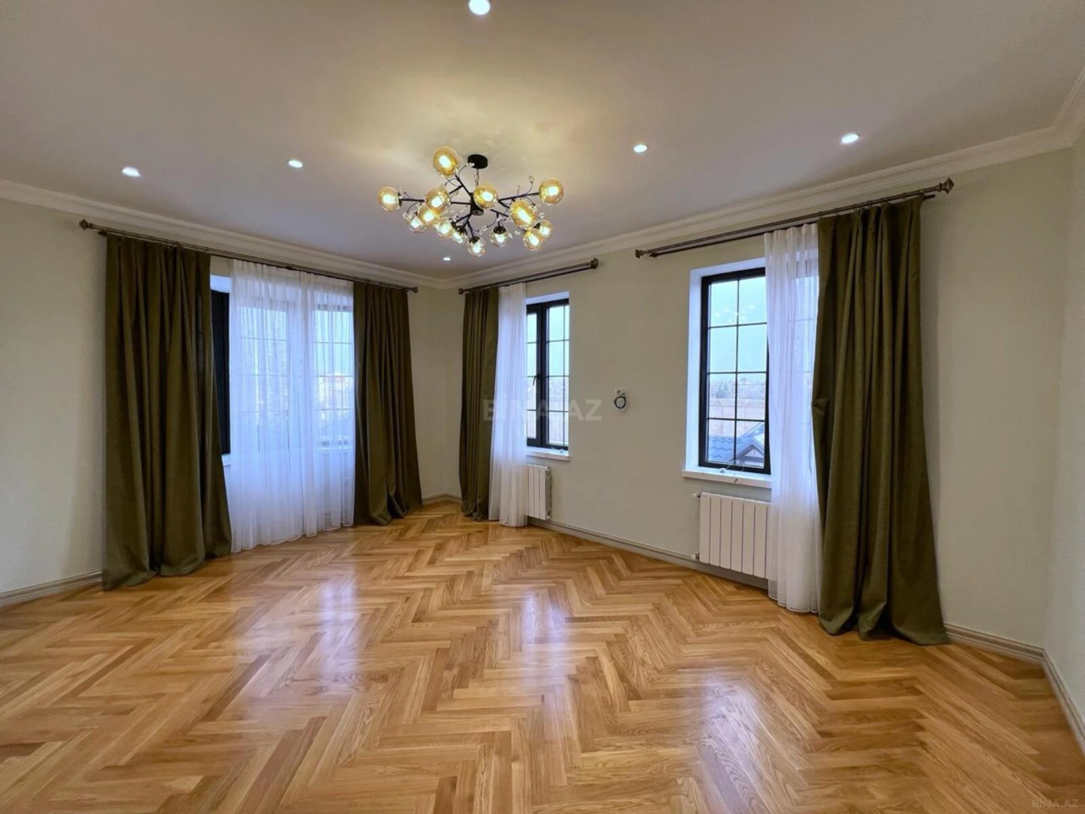 Satılır 7 otaqlı həyət evi 600 m²