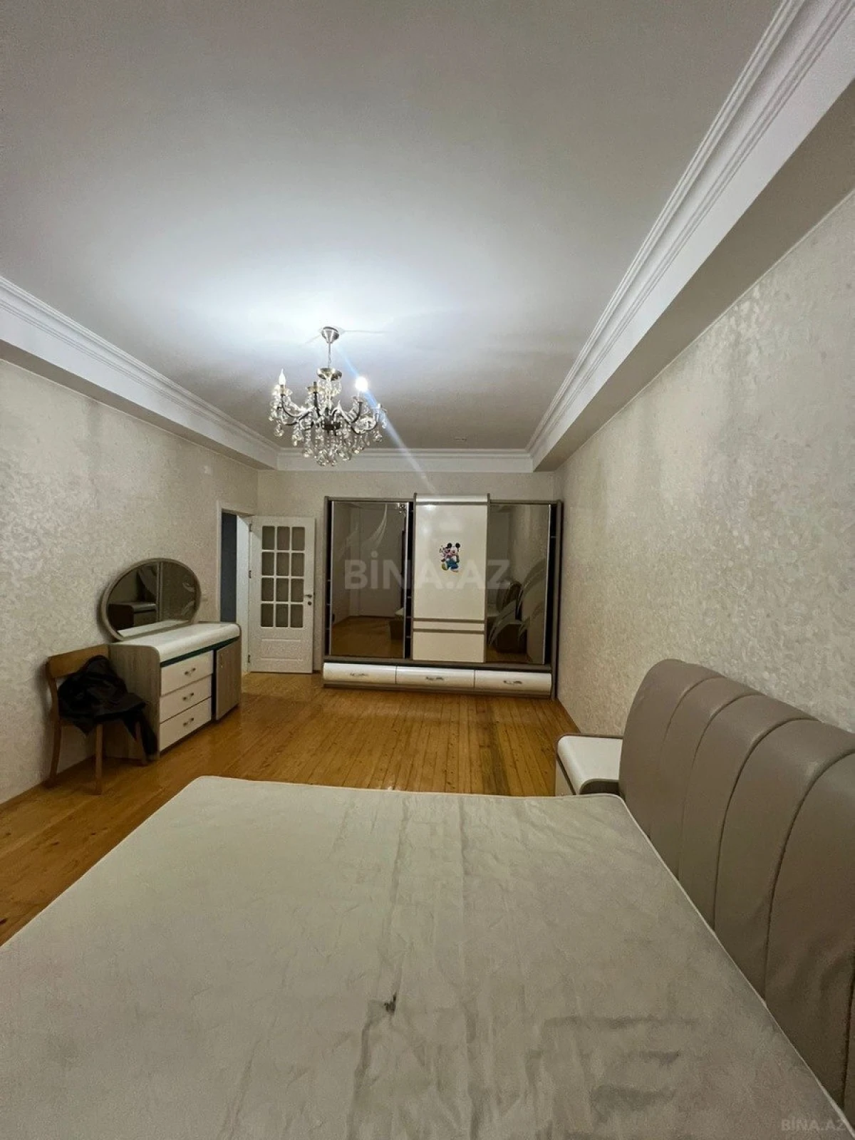 Satılır 2 otaqlı mənzil 93 m²