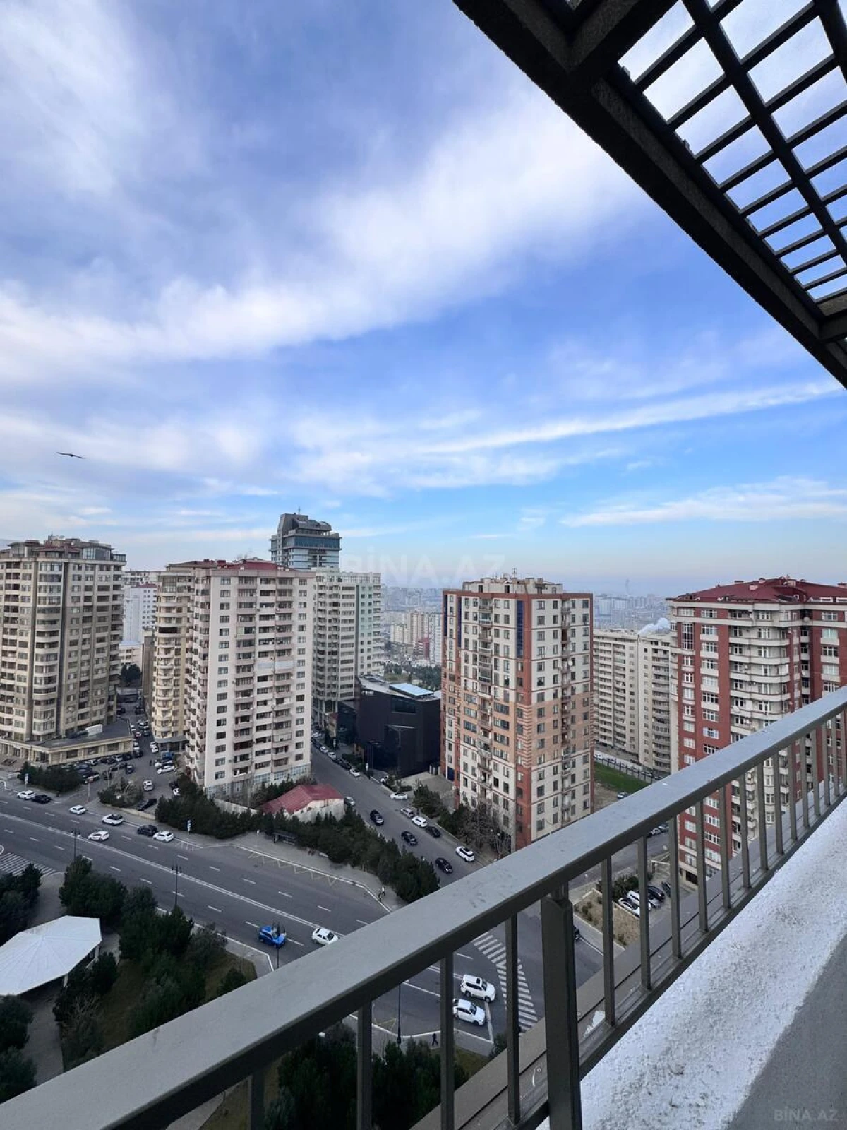 Satılır 4 otaqlı mənzil 180 m²