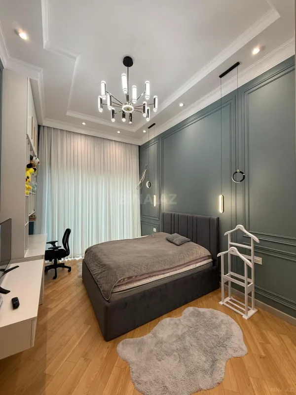 Satılır 4 otaqlı mənzil 180 m²