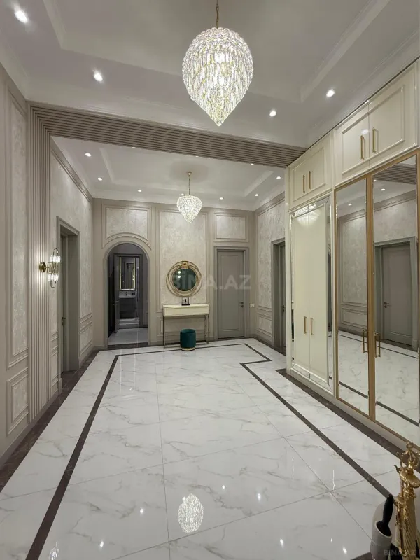 Satılır 4 otaqlı mənzil 180 m²