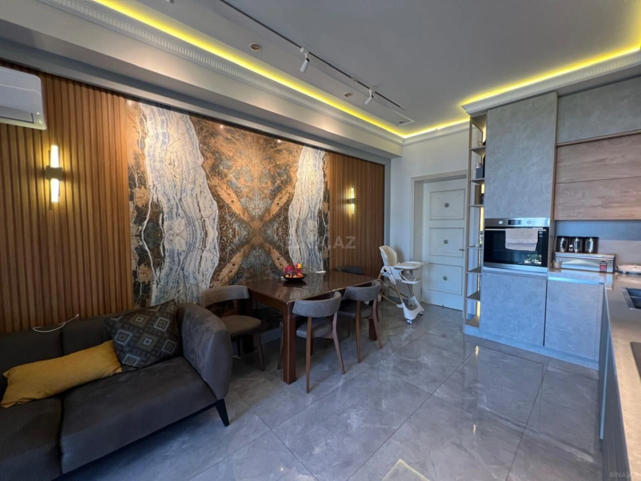 Satılır 3 otaqlı mənzil 112 m²