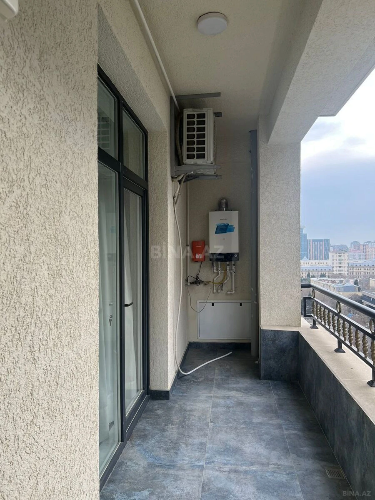 Satılır 3 otaqlı mənzil 112 m²
