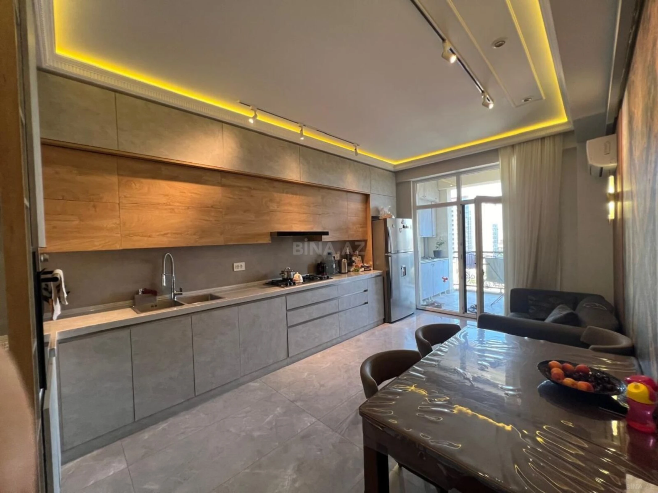 Satılır 3 otaqlı mənzil 112 m²
