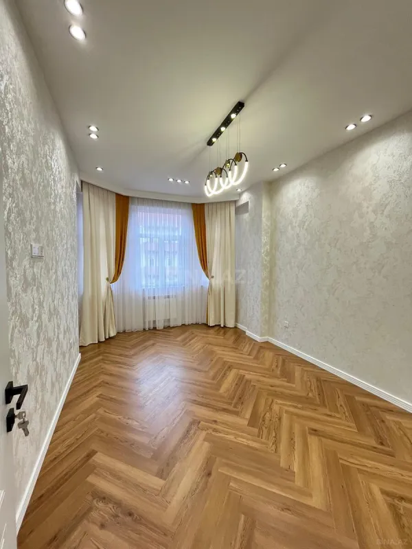 Satılır 3 otaqlı mənzil 136 m²