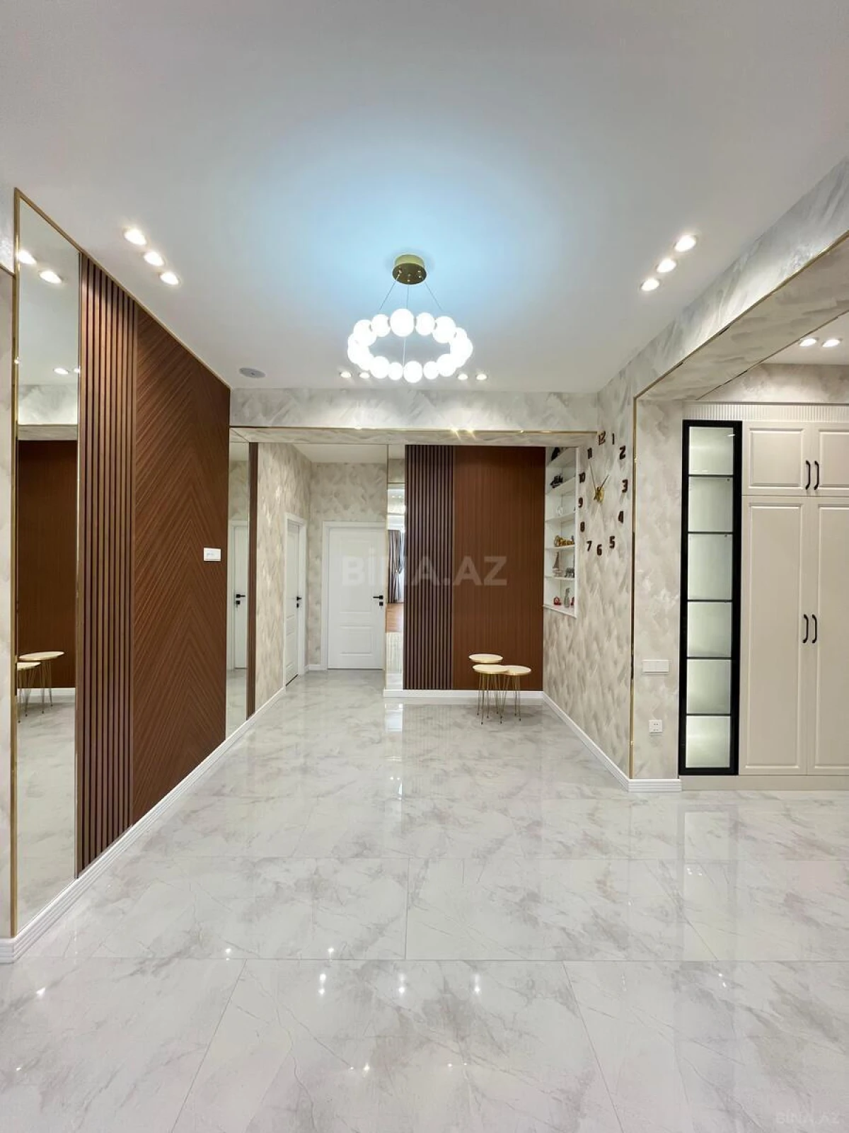 Satılır 3 otaqlı mənzil 136 m²
