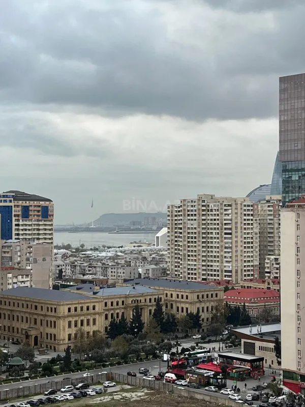 Satılır 3 otaqlı mənzil 136 m²