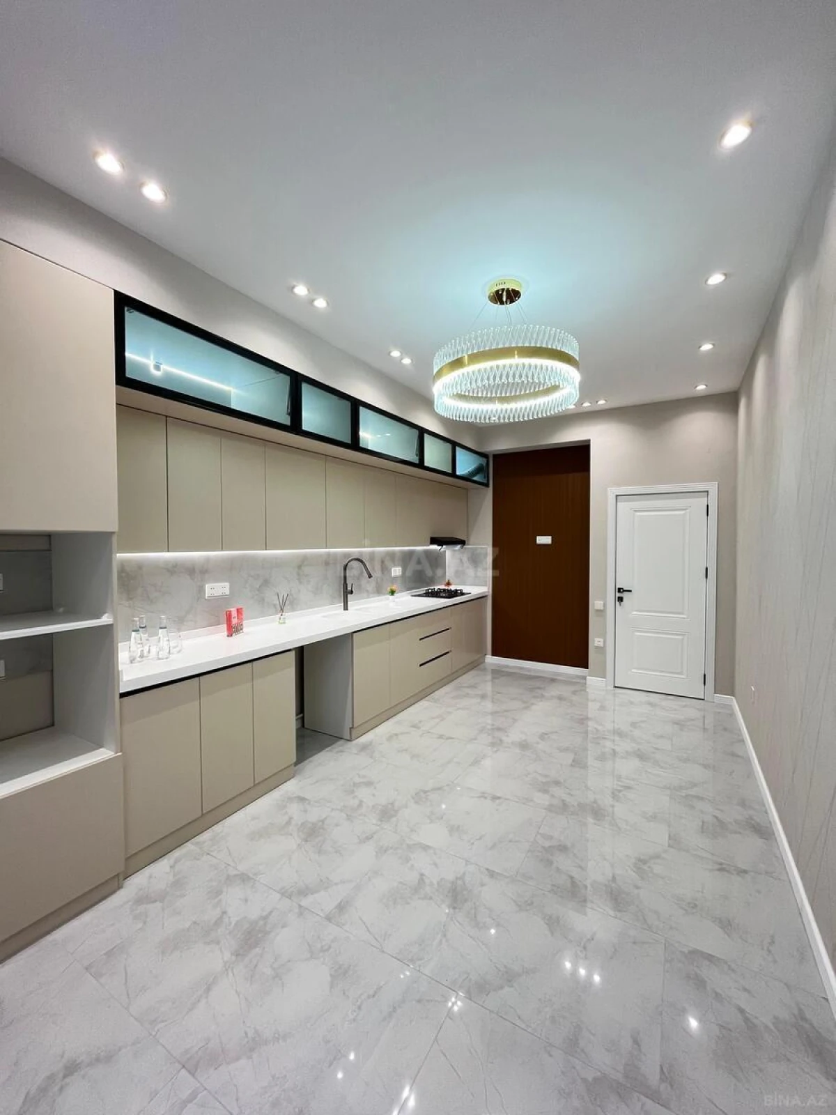 Satılır 3 otaqlı mənzil 136 m²