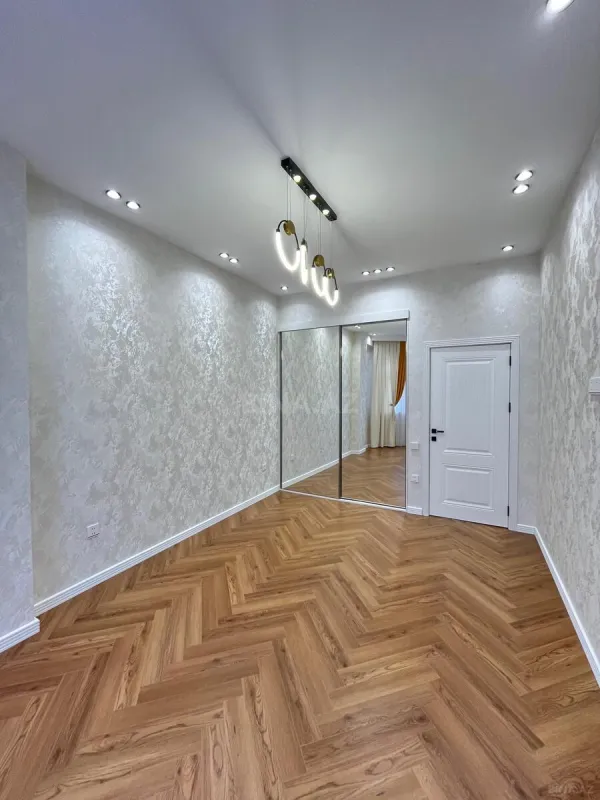 Satılır 3 otaqlı mənzil 136 m²