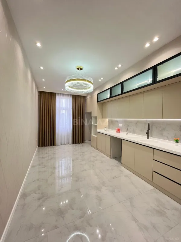 Satılır 3 otaqlı mənzil 136 m²