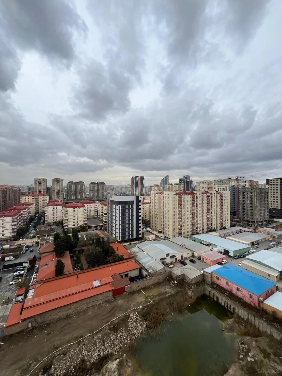 Satılır 3 otaqlı mənzil 136 m²