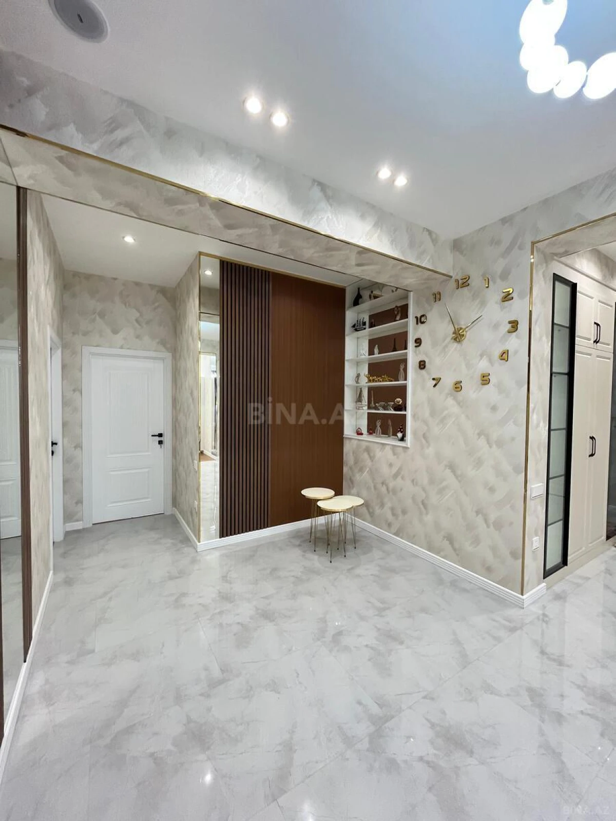Satılır 3 otaqlı mənzil 136 m²