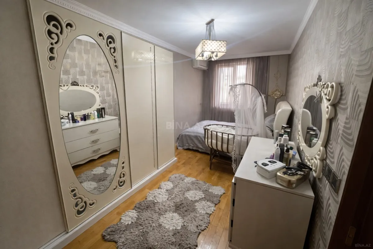 Satılır 3 otaqlı mənzil 105 m²