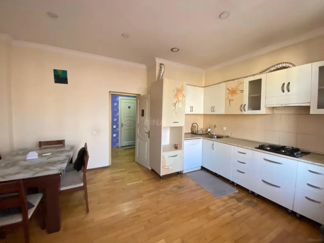 Kirayə verilir 2 otaqlı mənzil 105 m²