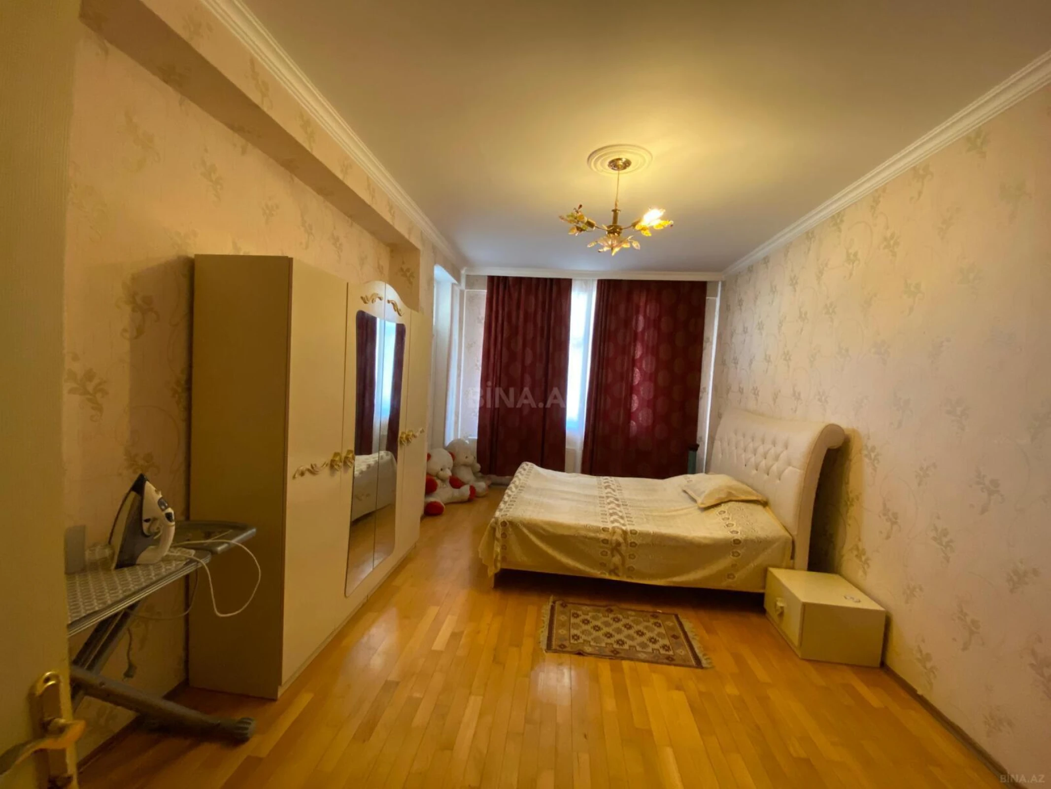 Kirayə verilir 2 otaqlı mənzil 105 m²
