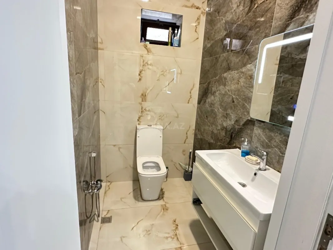 Satılır 6 otaqlı həyət evi 260 m²