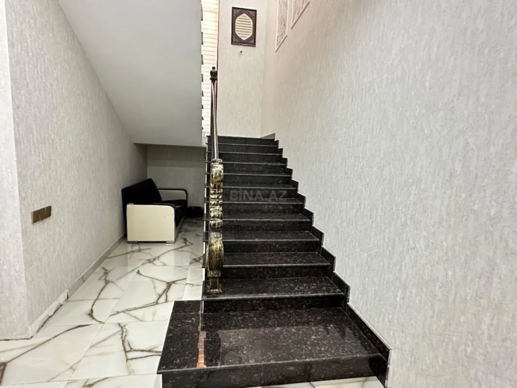 Satılır 6 otaqlı həyət evi 260 m²