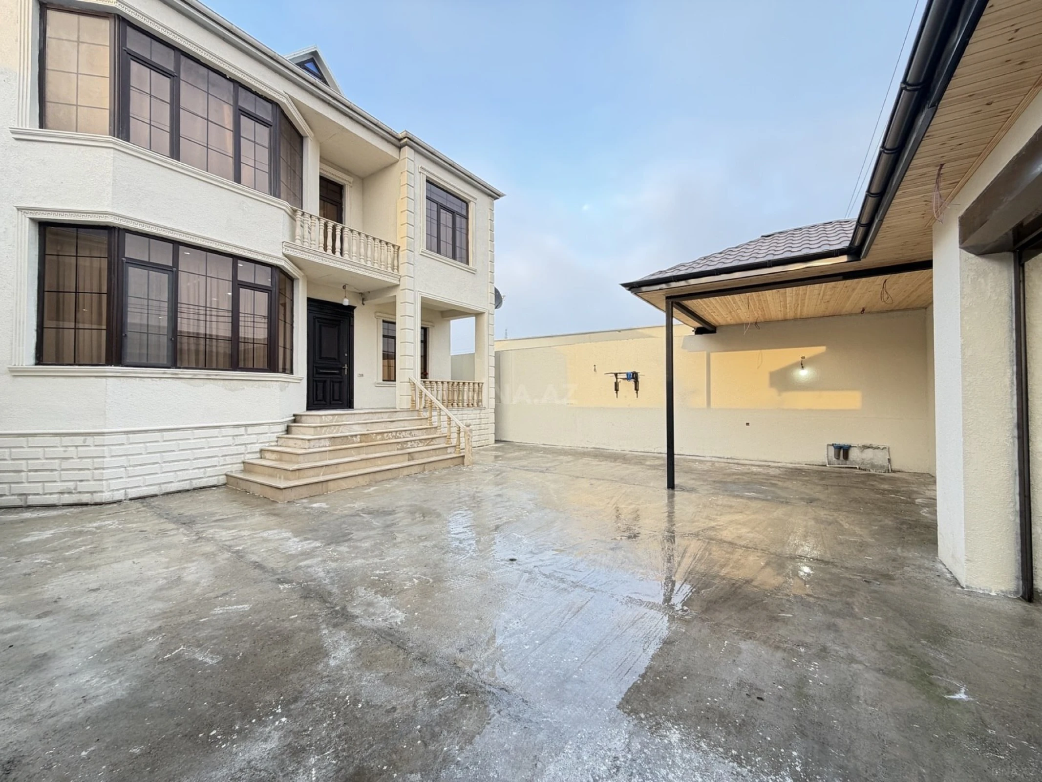 Satılır 6 otaqlı həyət evi 260 m²