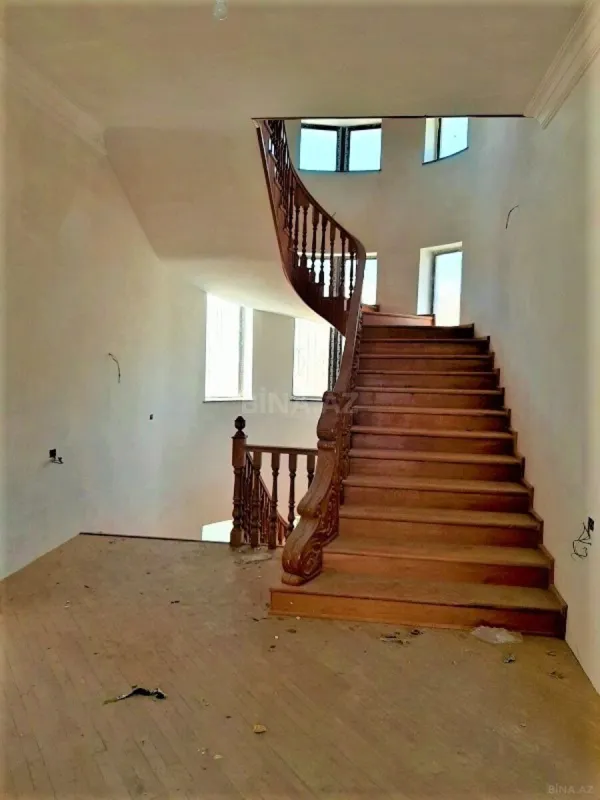 Satılır 7 otaqlı həyət evi 510 m²