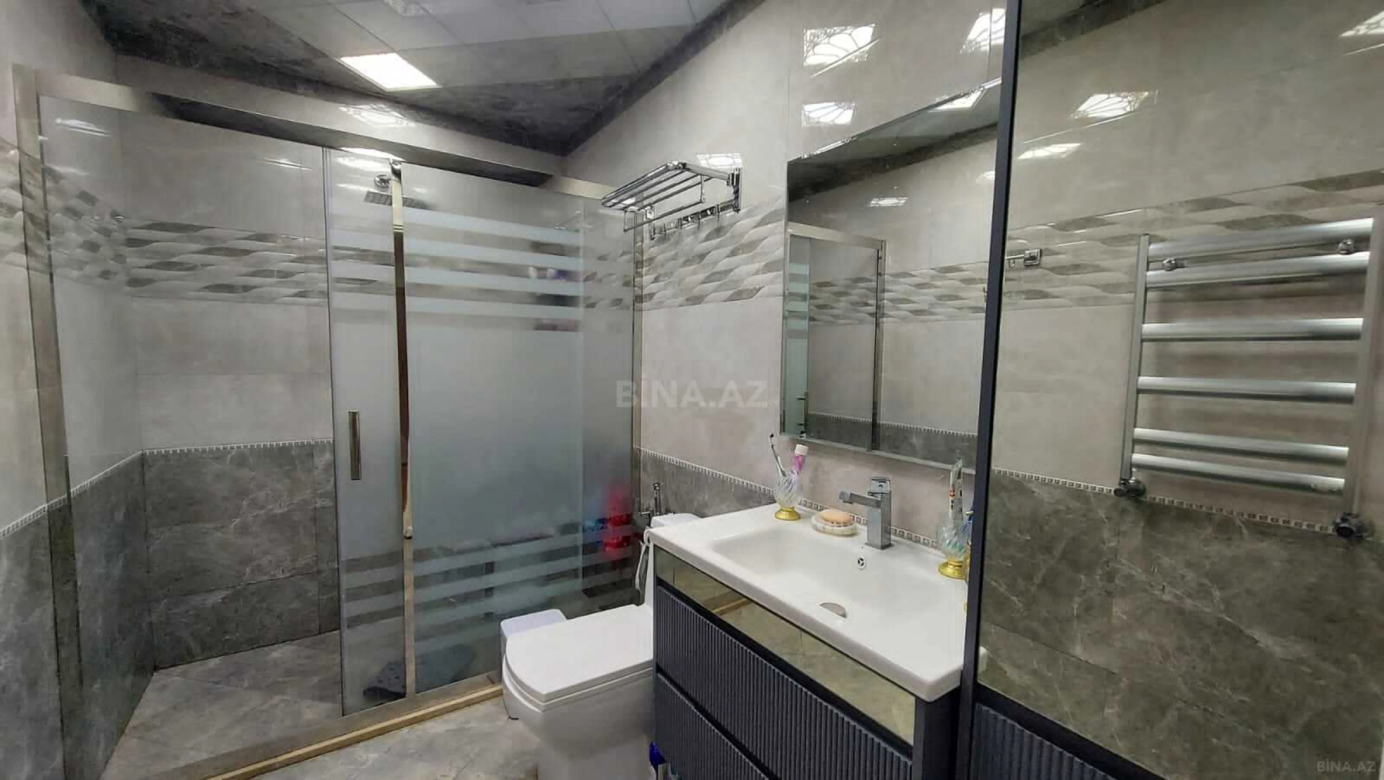Satılır 3 otaqlı mənzil 165 m²